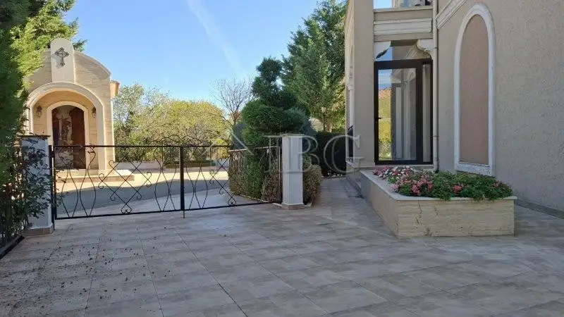 House 350m² in Bulgaria, Pomorie. Priced at 450000€ rent photo-8
