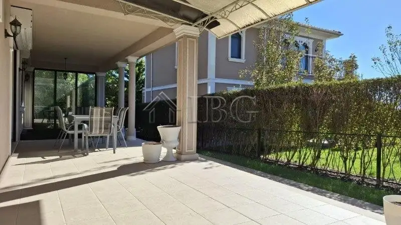House 350m² in Bulgaria, Pomorie. Priced at 450000€ rent photo-10