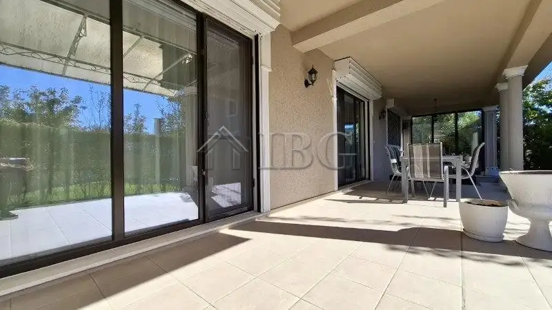 House 350m² in Bulgaria, Pomorie. Priced at 450000€ rent photo-11