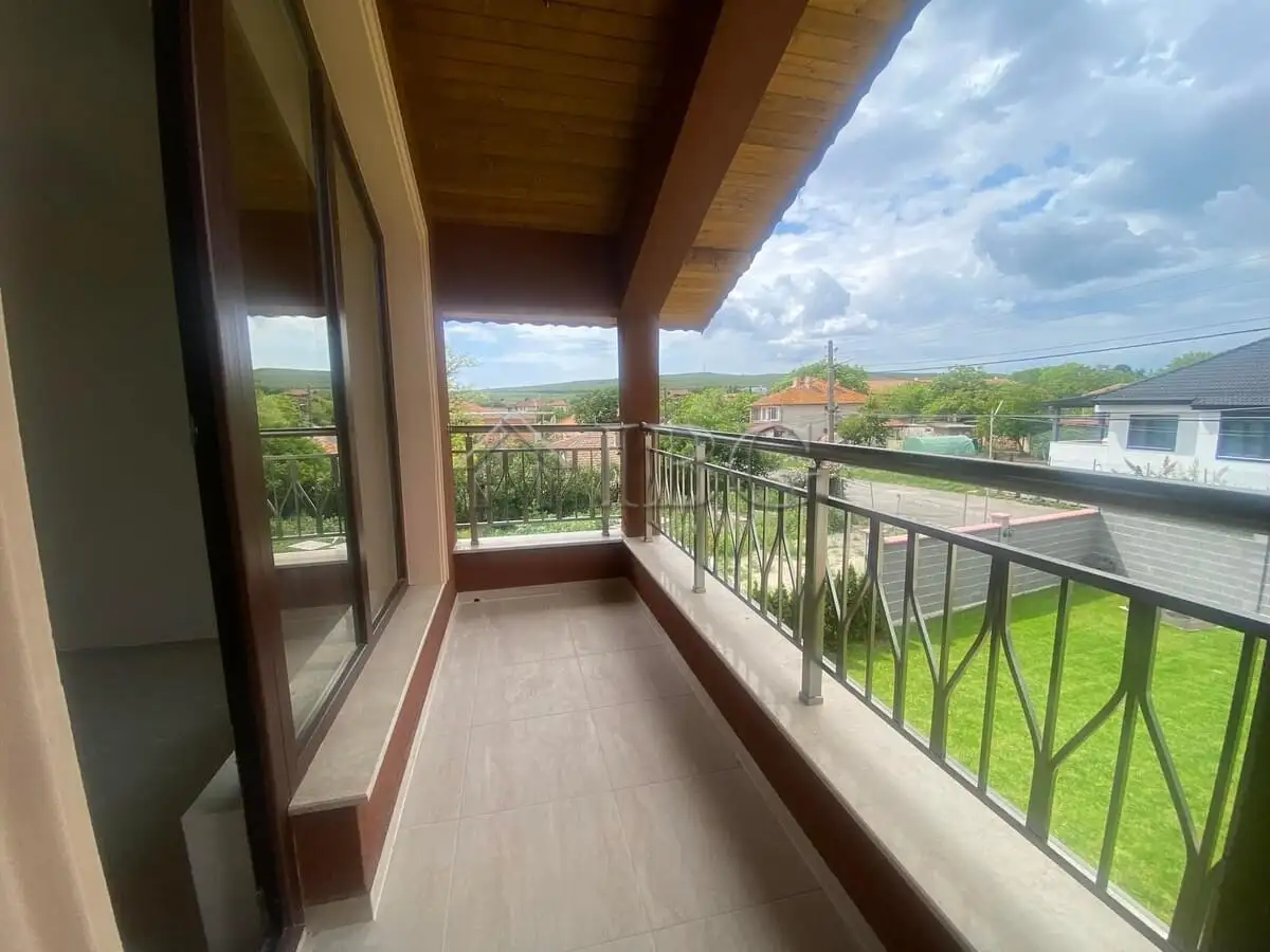 House 165m² in Bulgaria, Tankovo. Priced at 240000€ rent photo-3