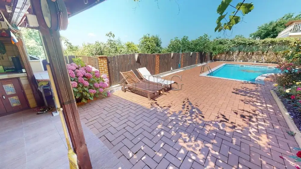 House 264m² in Bulgaria, Burgas. Priced at 385000€ rent photo-11