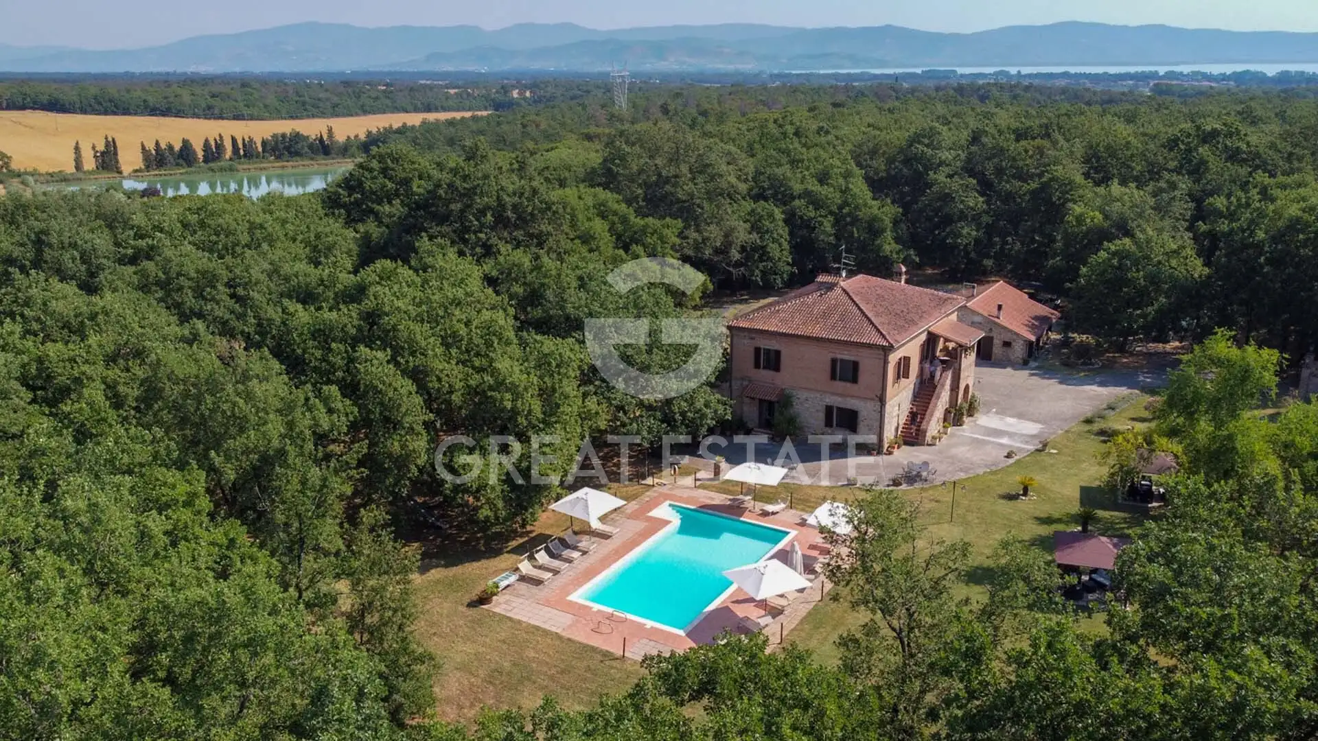 House 685m² in Italy, Perugia. Priced at 690000€ rent photo-11
