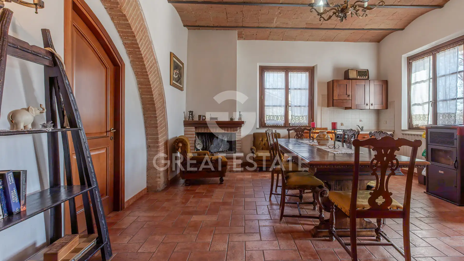 House 685m² in Italy, Perugia. Priced at 690000€ rent photo-15