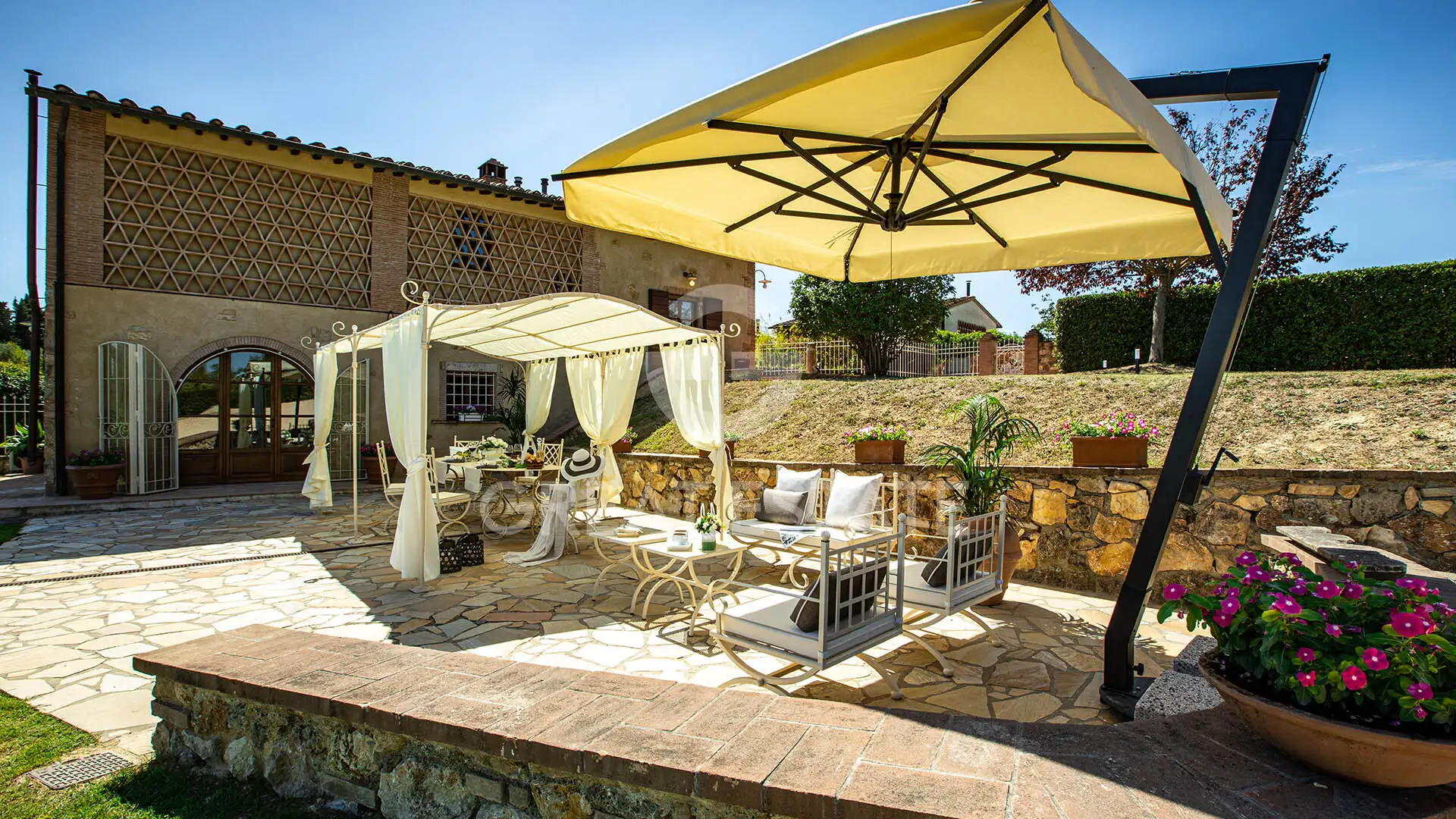 House 189m² in Italy, Siena. Priced at 950000€ rent photo-1