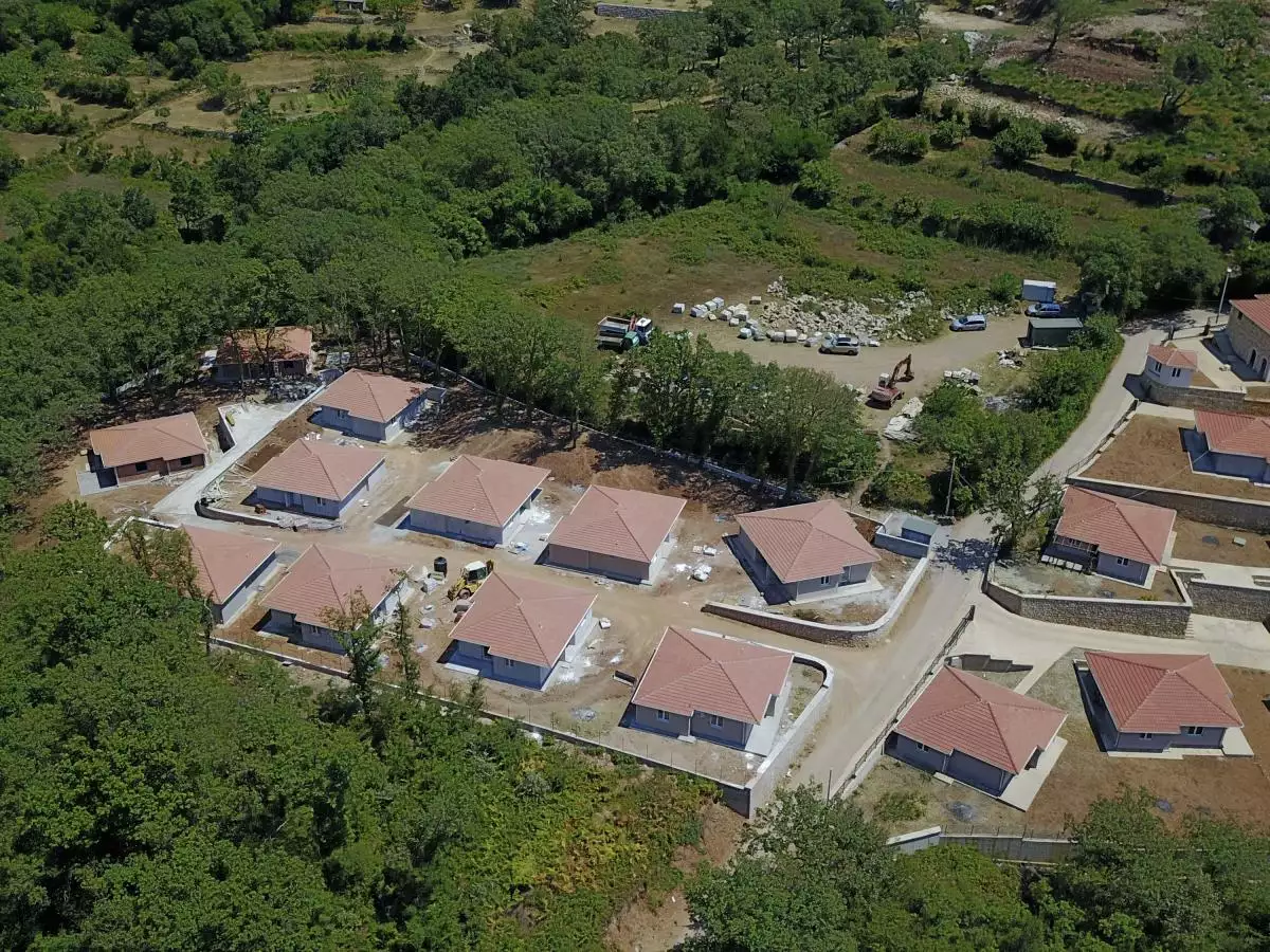 Land 1m² in Italy, Barga. Priced at 675000€ rent photo-2