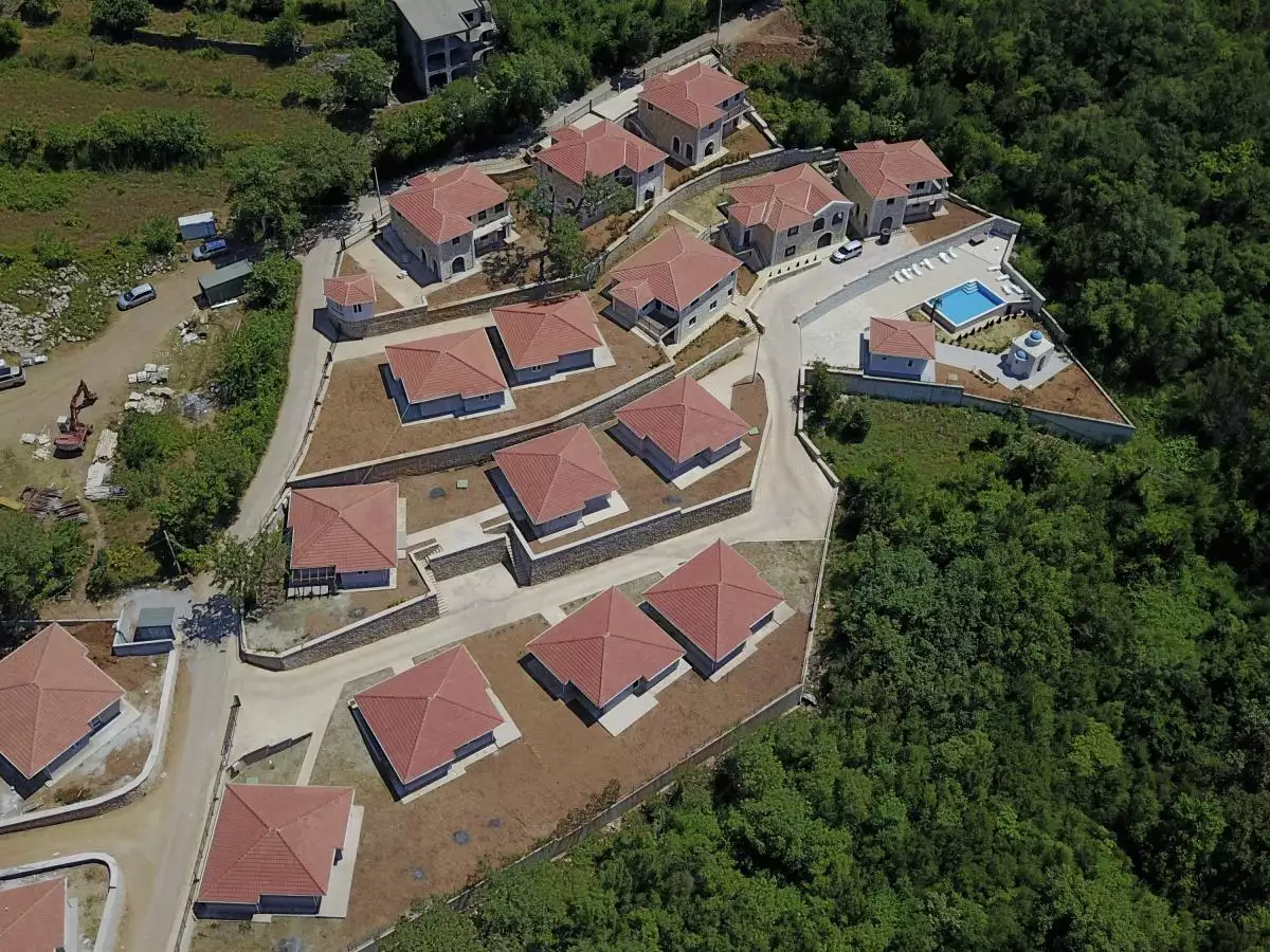 Land 1m² in Italy, Barga. Priced at 675000€ rent photo-9