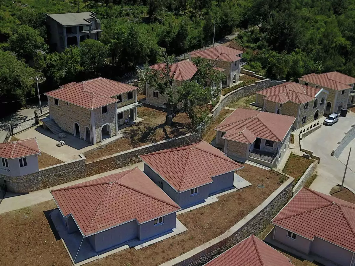 Land 1m² in Italy, Barga. Priced at 675000€ rent photo-37