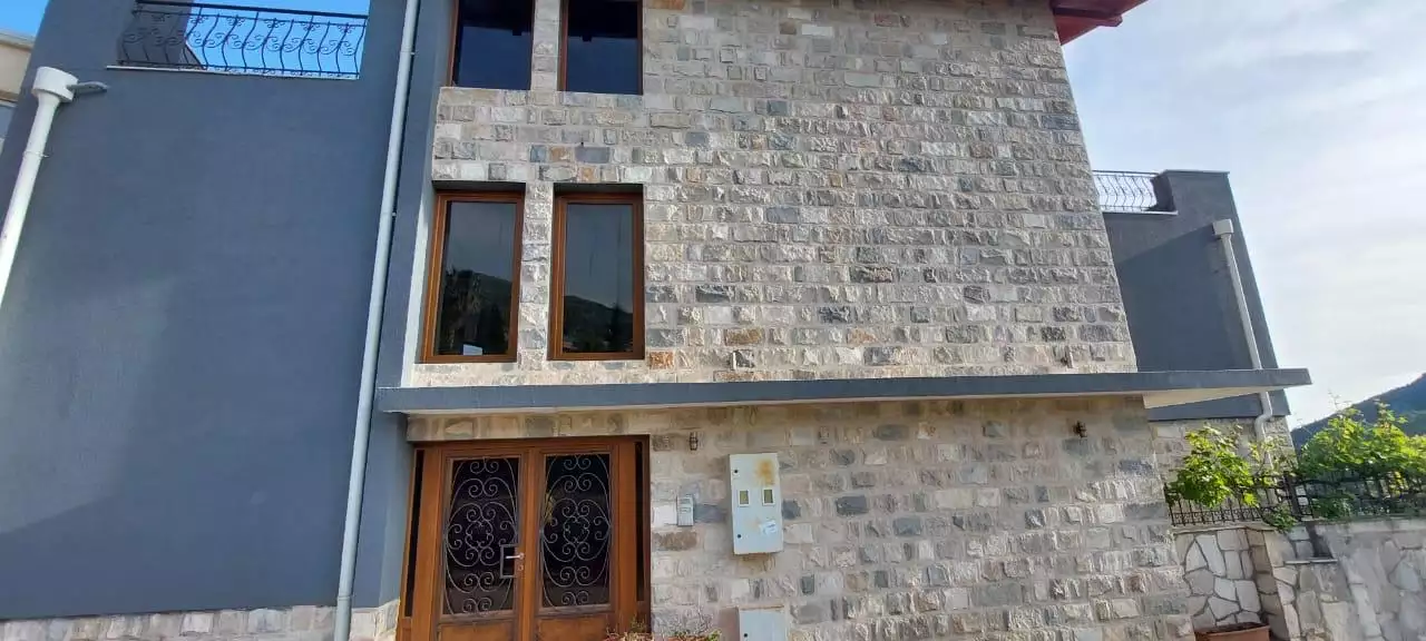 House 337m² in Montenegro, Becici. Priced at 430000€ rent photo-4