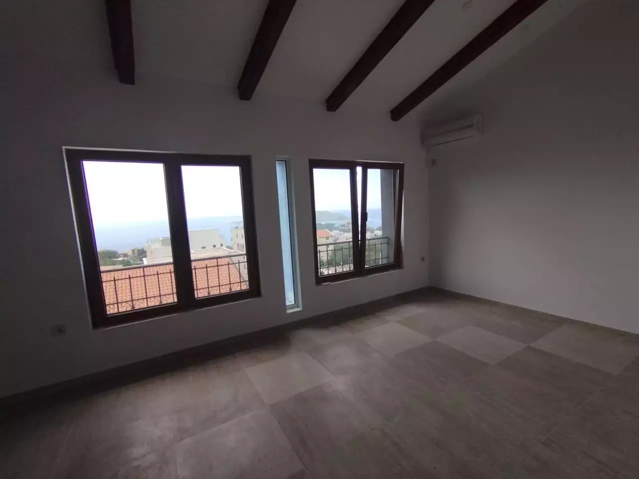 House 337m² in Montenegro, Becici. Priced at 430000€ rent photo-8