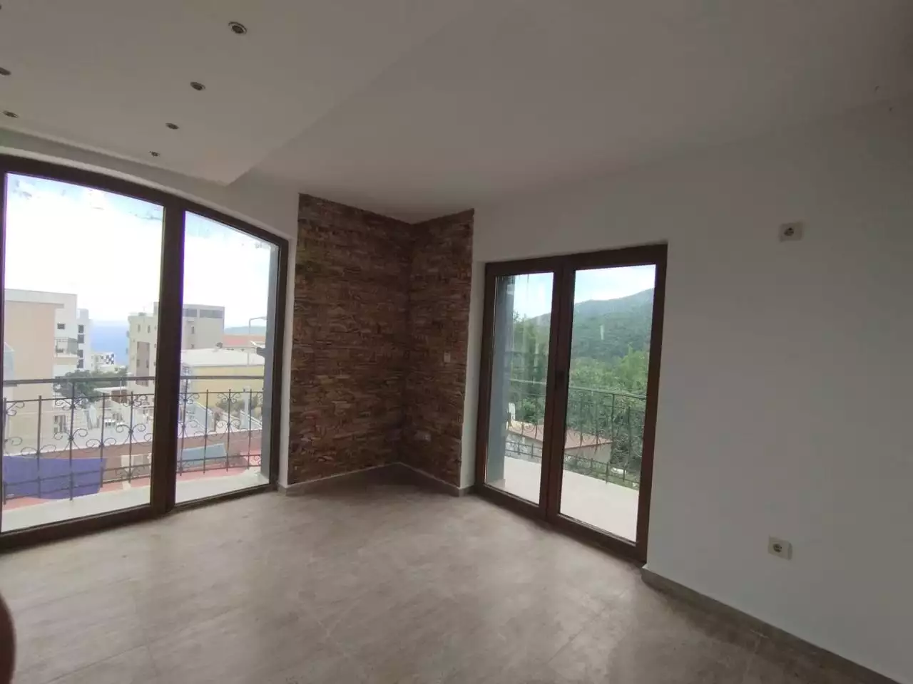 House 337m² in Montenegro, Becici. Priced at 430000€ rent photo-30