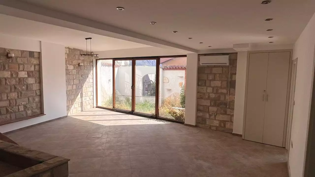 House 337m² in Montenegro, Becici. Priced at 430000€ rent photo-40