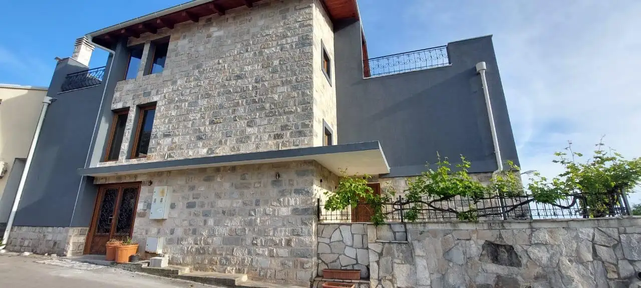 House 337m² in Montenegro, Becici. Priced at 430000€ rent photo-3