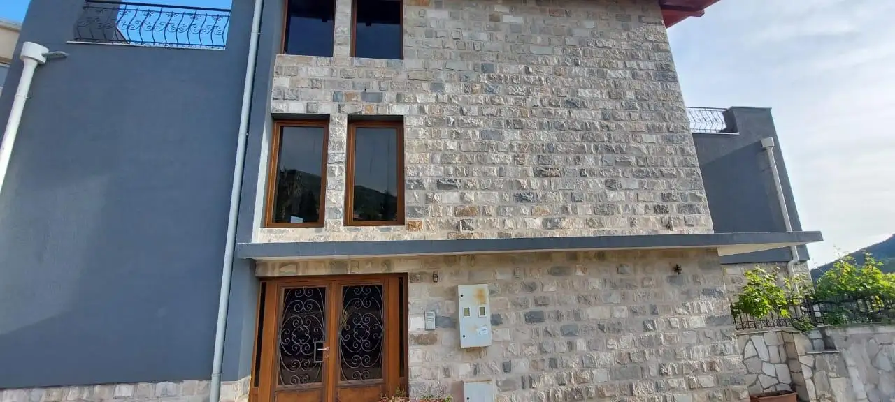 House 337m² in Montenegro, Becici. Priced at 430000€ rent photo-4