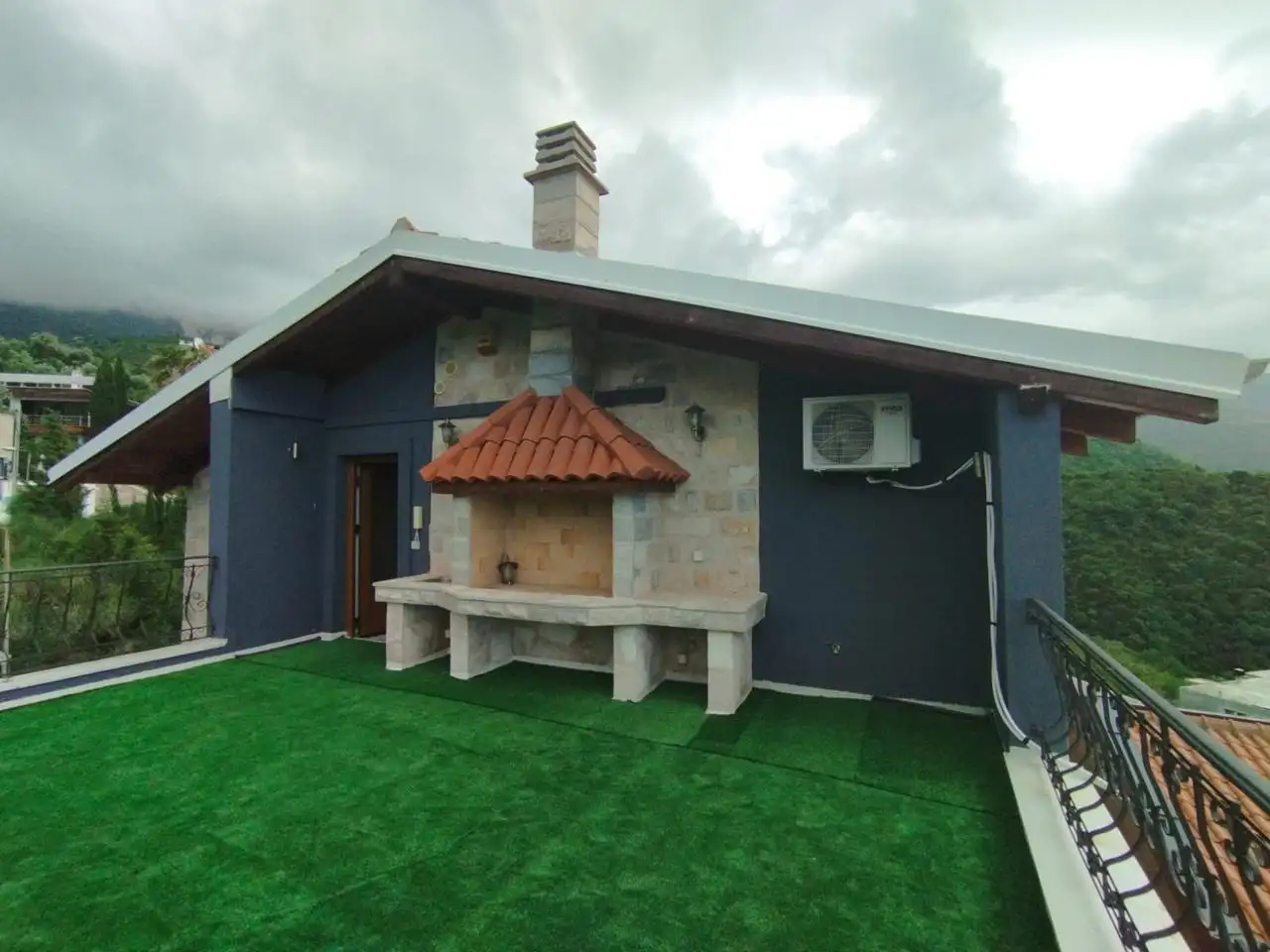 House 337m² in Montenegro, Becici. Priced at 430000€ rent photo-6
