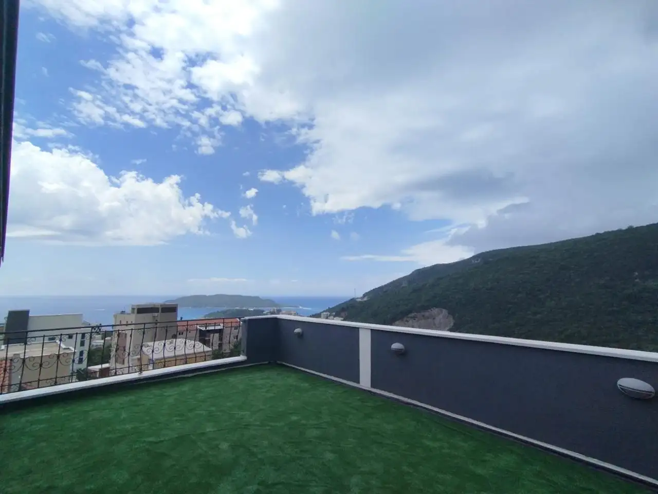 House 337m² in Montenegro, Becici. Priced at 430000€ rent photo-7