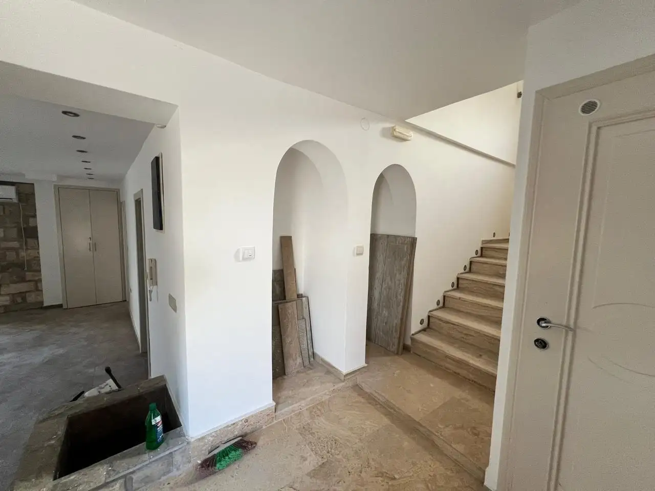 House 337m² in Montenegro, Becici. Priced at 430000€ rent photo-9