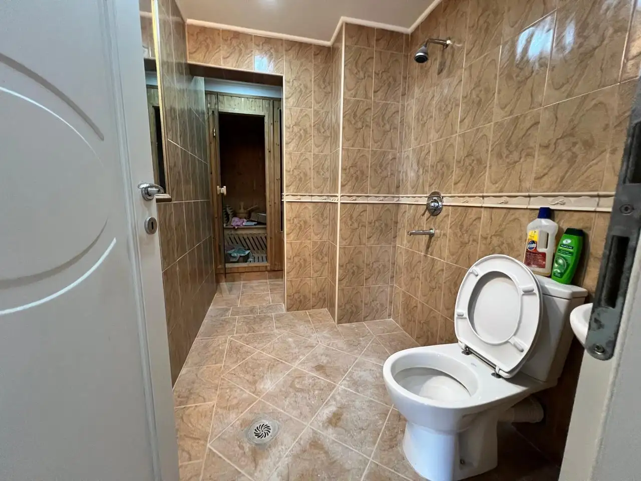 House 337m² in Montenegro, Becici. Priced at 430000€ rent photo-11