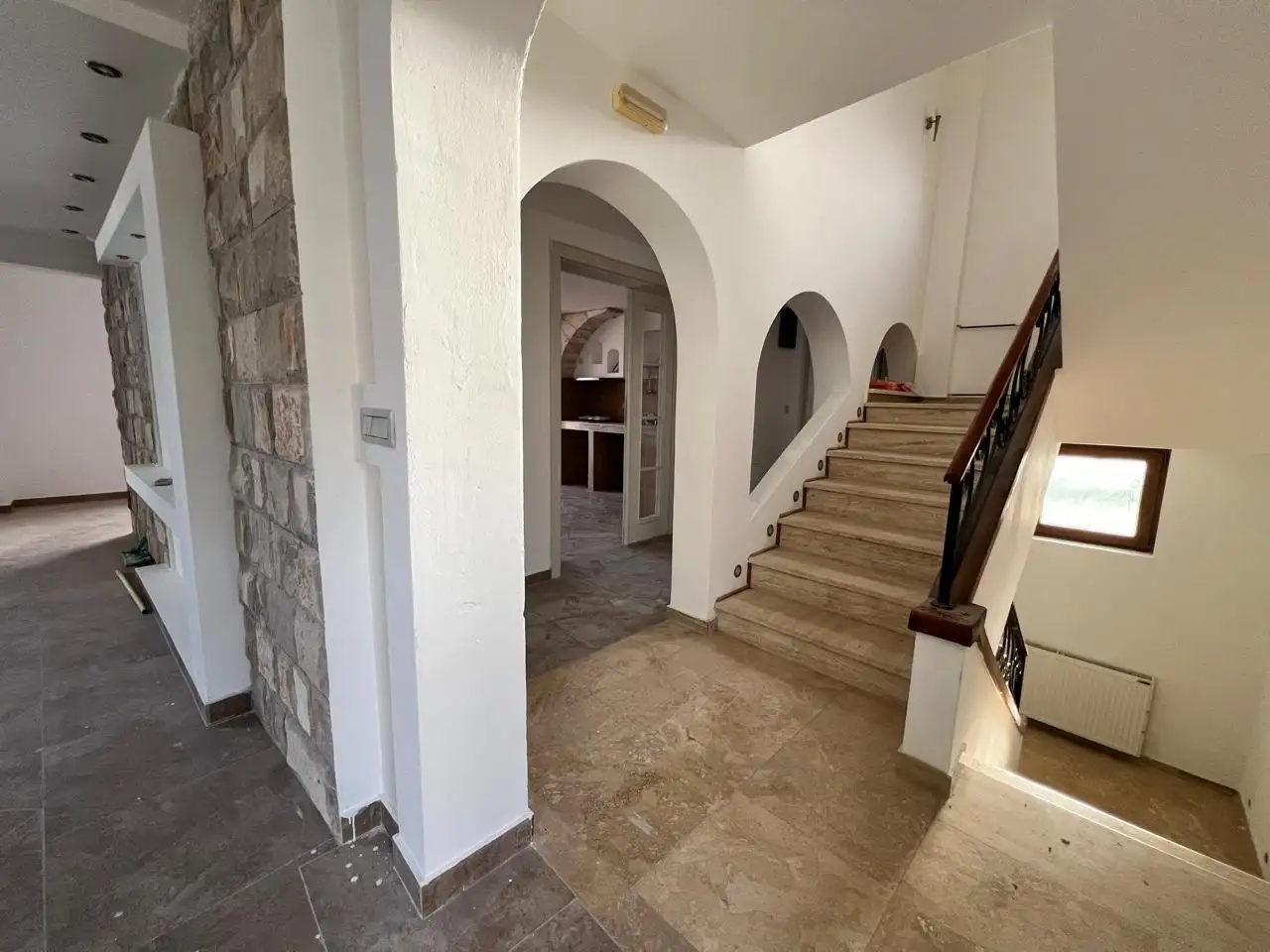 House 337m² in Montenegro, Becici. Priced at 430000€ rent photo-12