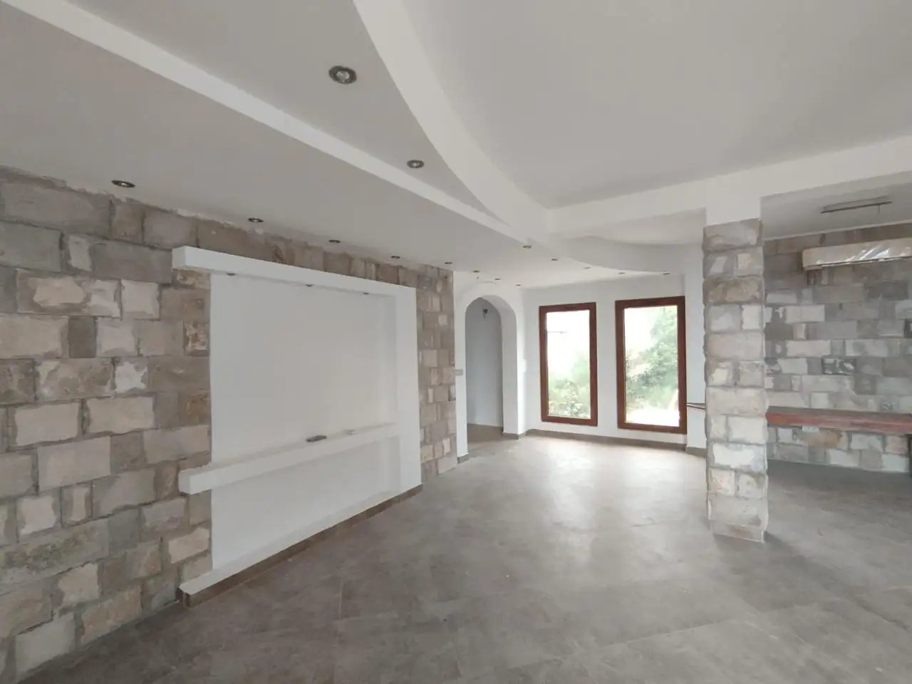 House 337m² in Montenegro, Becici. Priced at 430000€ rent photo-24