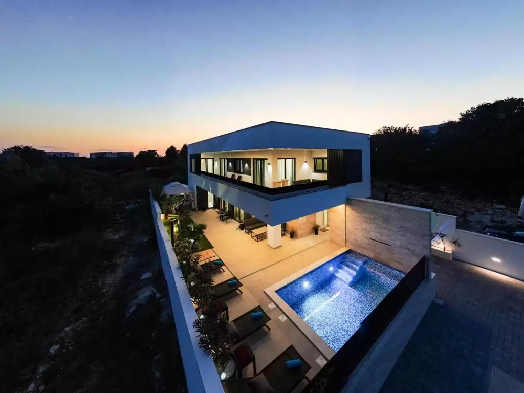 Villa 175m² in Croatia, Medulin. Priced at 690000€ rent photo-1