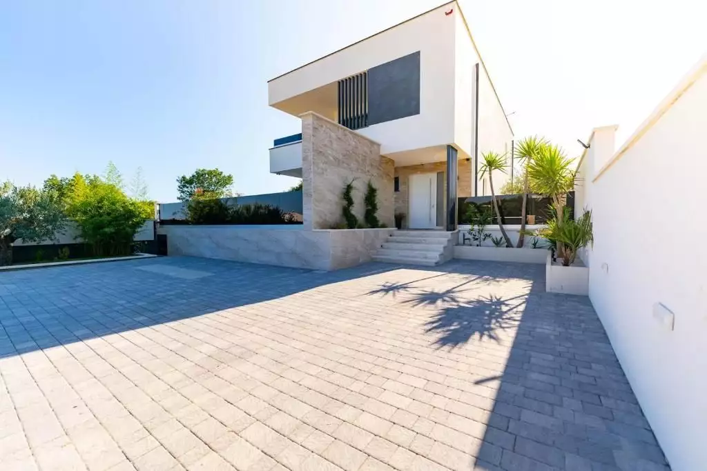 Villa 175m² in Croatia, Medulin. Priced at 690000€ rent photo-5