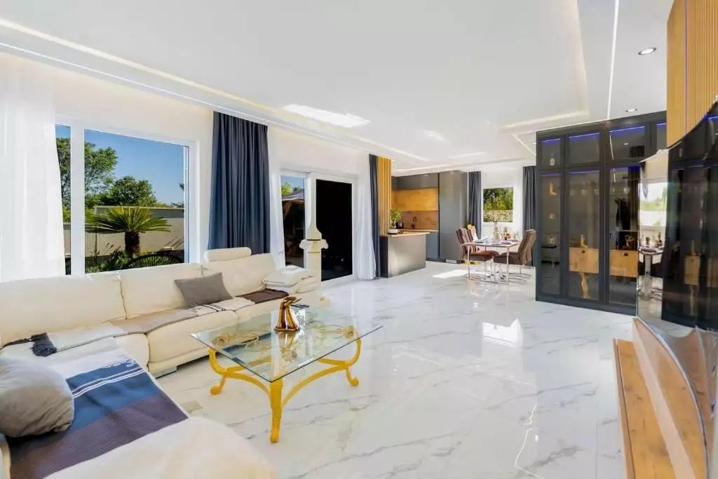 Villa 175m² in Croatia, Medulin. Priced at 690000€ rent photo-6