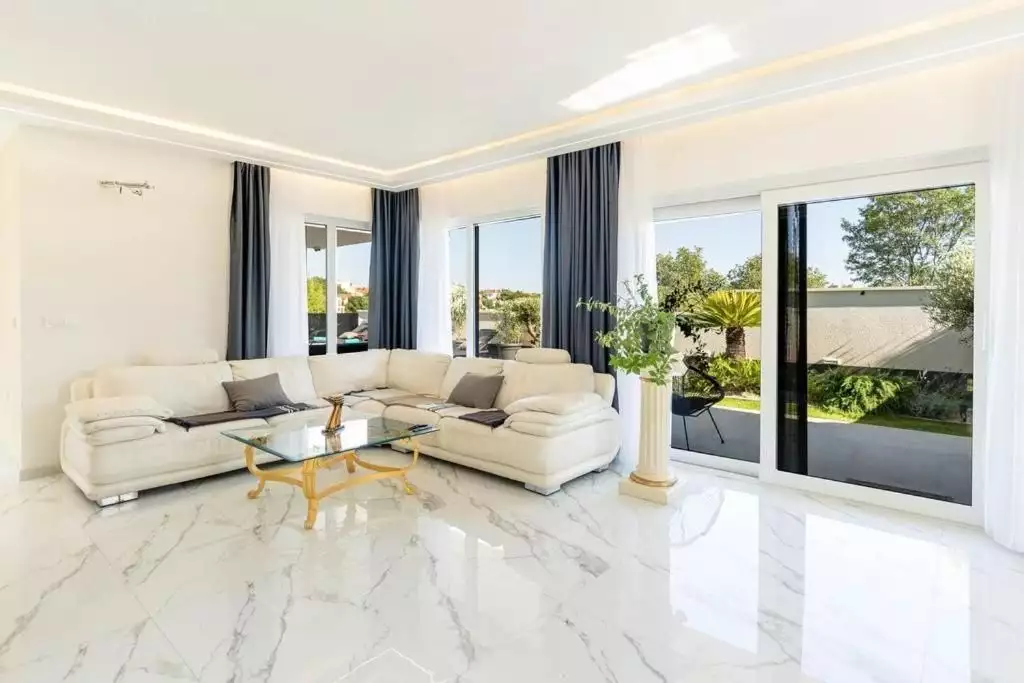 Villa 175m² in Croatia, Medulin. Priced at 690000€ rent photo-8