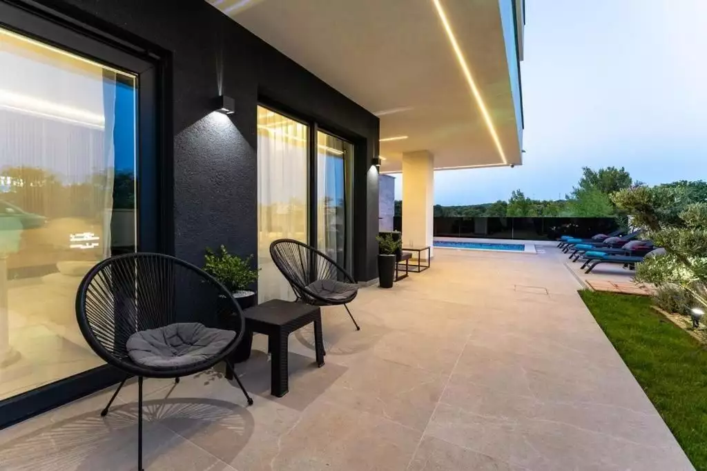 Villa 175m² in Croatia, Medulin. Priced at 690000€ rent photo-10