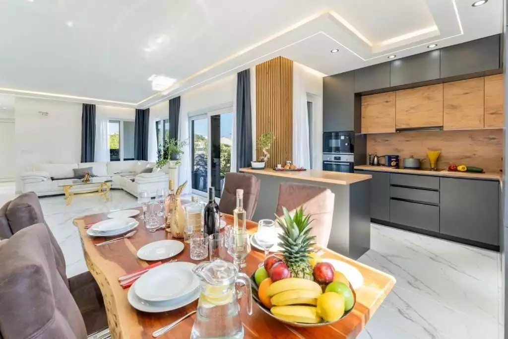 Villa 175m² in Croatia, Medulin. Priced at 690000€ rent photo-12