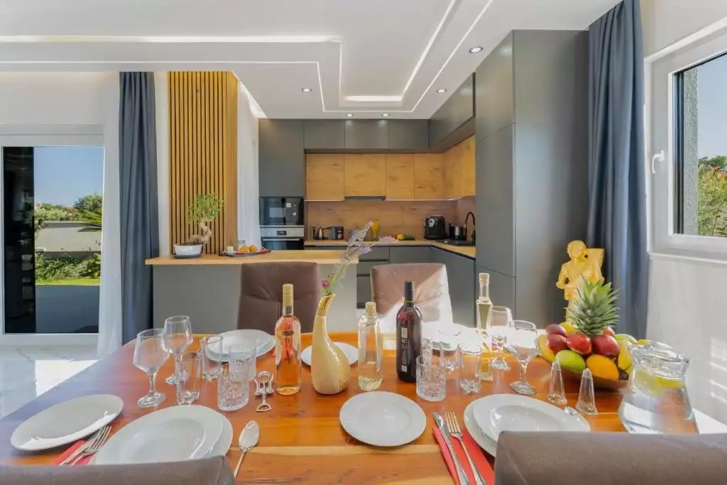 Villa 175m² in Croatia, Medulin. Priced at 690000€ rent photo-13