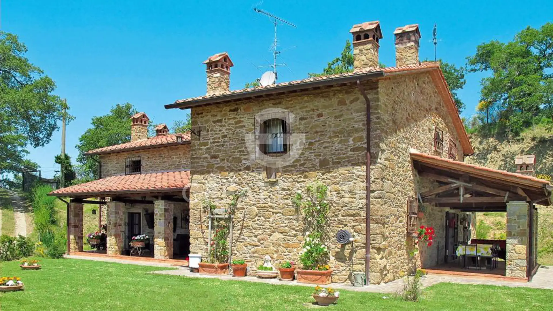 House 354m² in Italy, Arezzo. Priced at 1400000€ rent photo-3