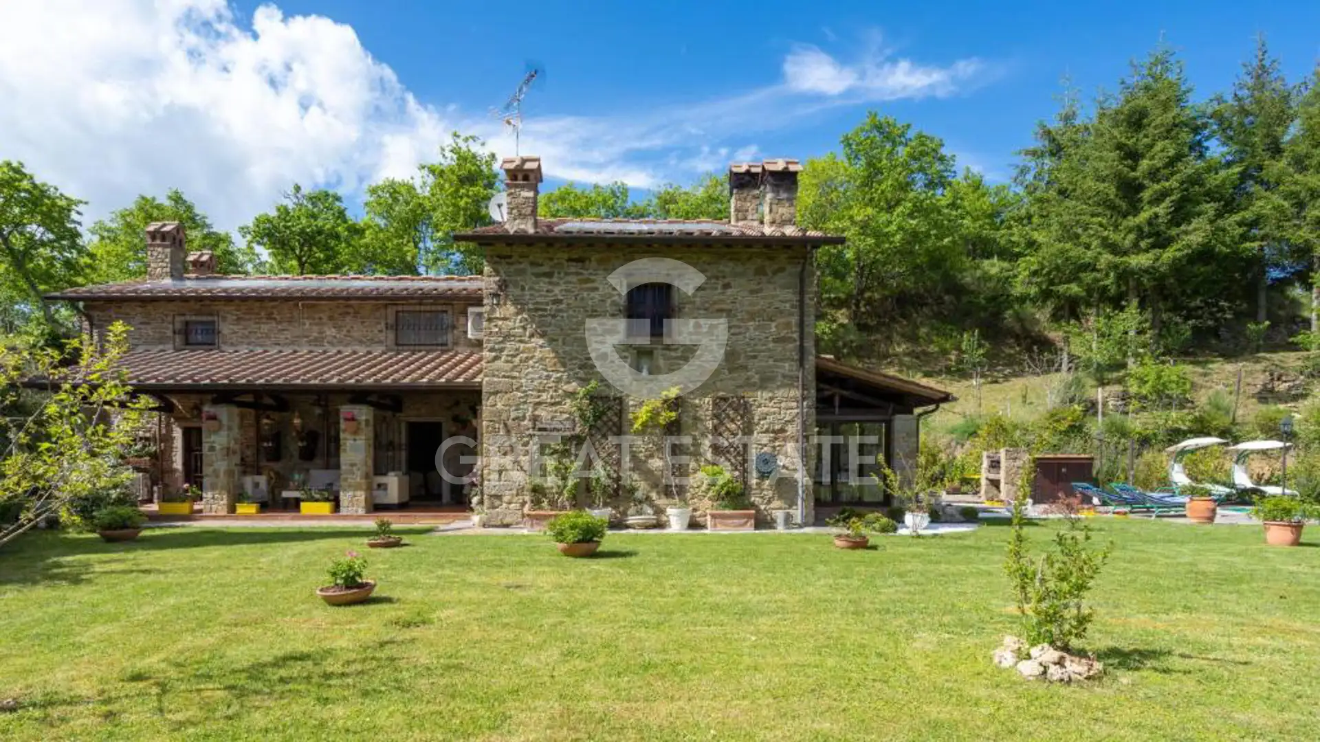 House 354m² in Italy, Arezzo. Priced at 1400000€ rent photo-4