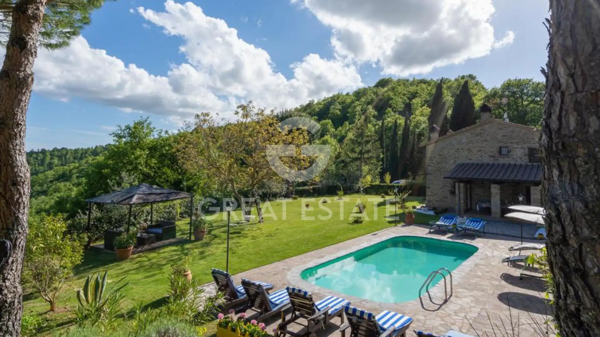 House 354m² in Italy, Arezzo. Priced at 1400000€ rent photo-7