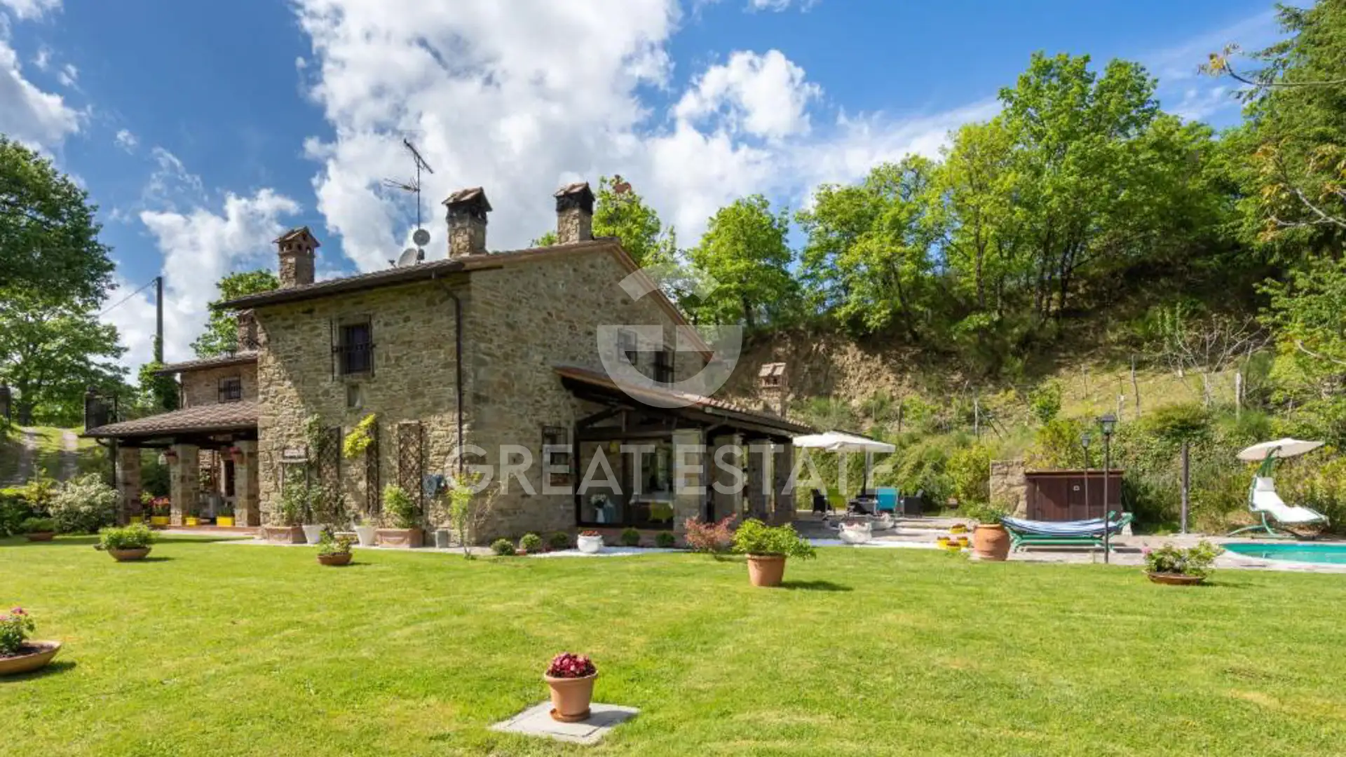 House 354m² in Italy, Arezzo. Priced at 1400000€ rent photo-8