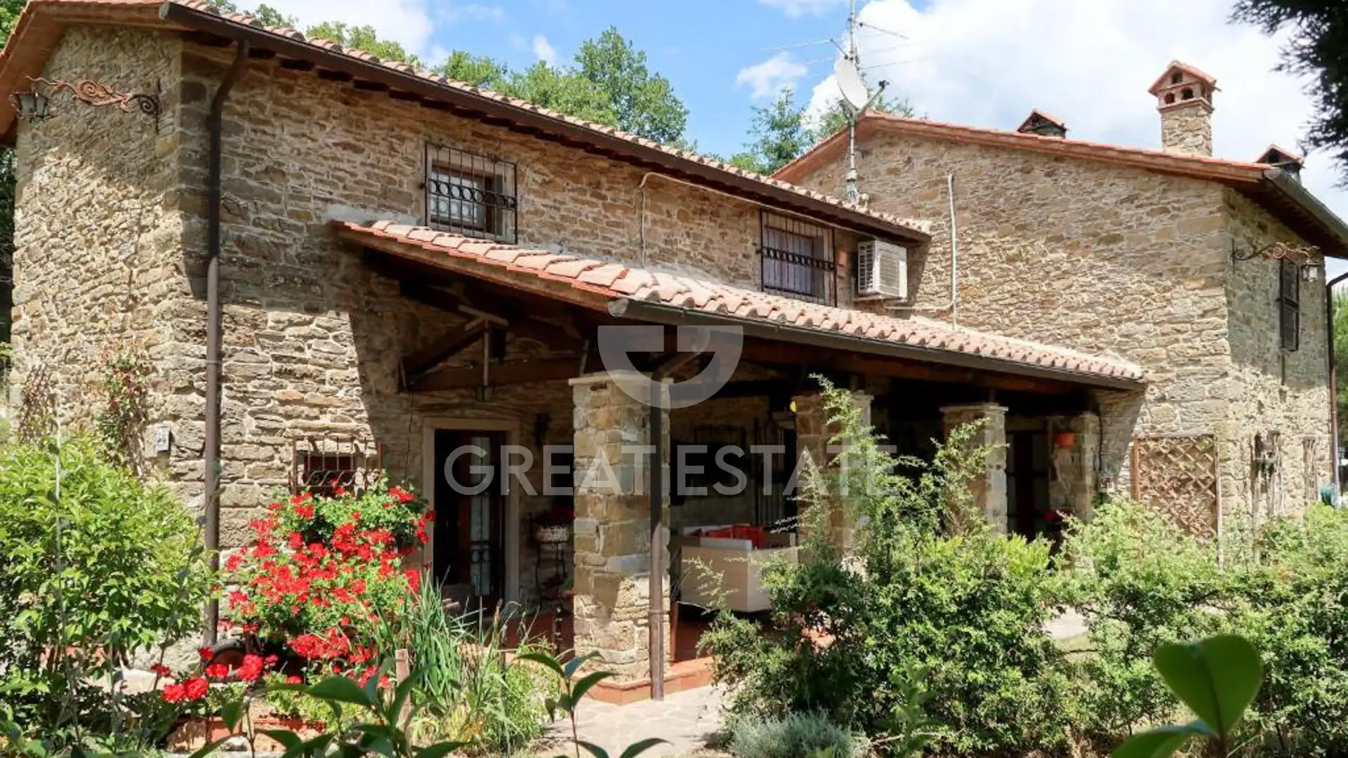House 354m² in Italy, Arezzo. Priced at 1400000€ rent photo-9