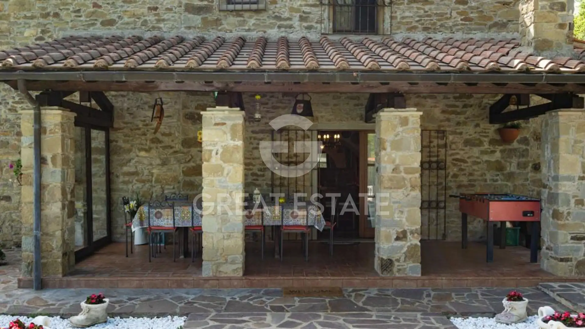 House 354m² in Italy, Arezzo. Priced at 1400000€ rent photo-12