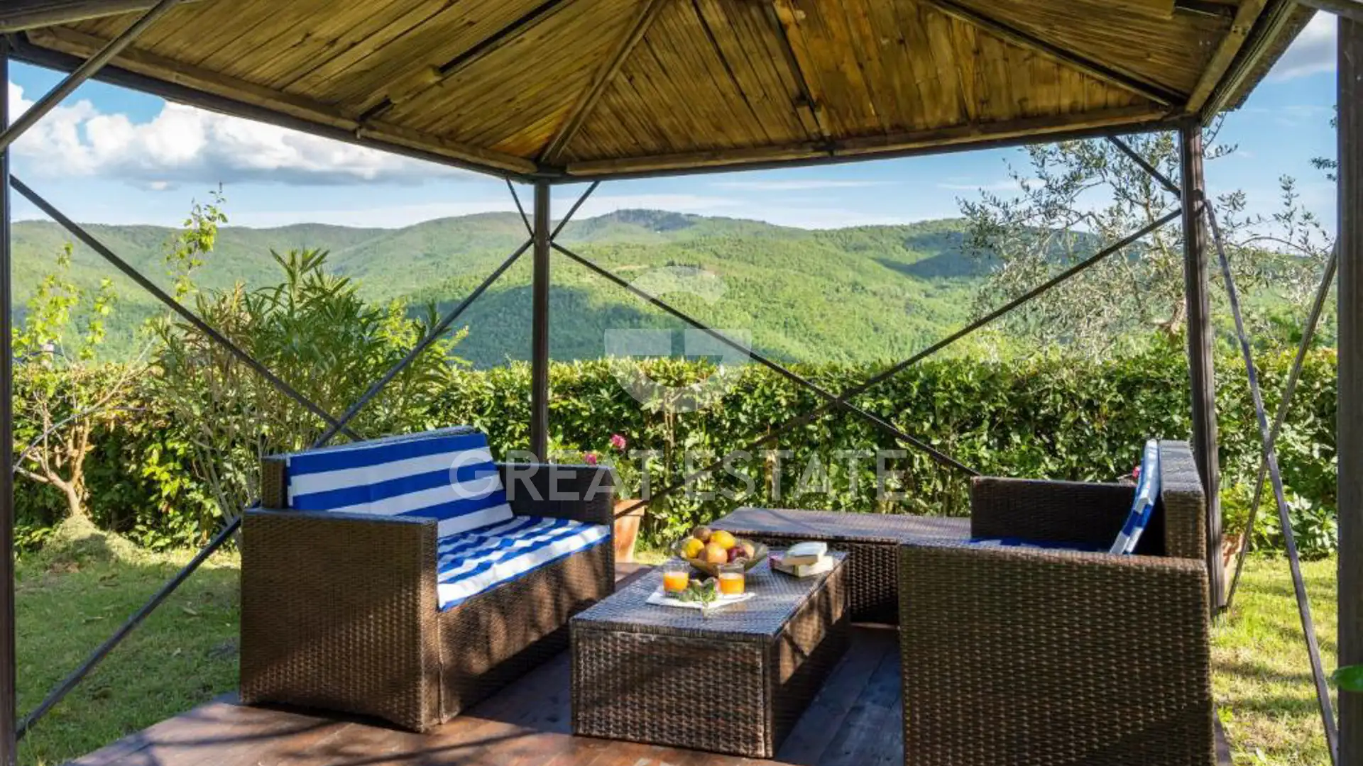 House 354m² in Italy, Arezzo. Priced at 1400000€ rent photo-14