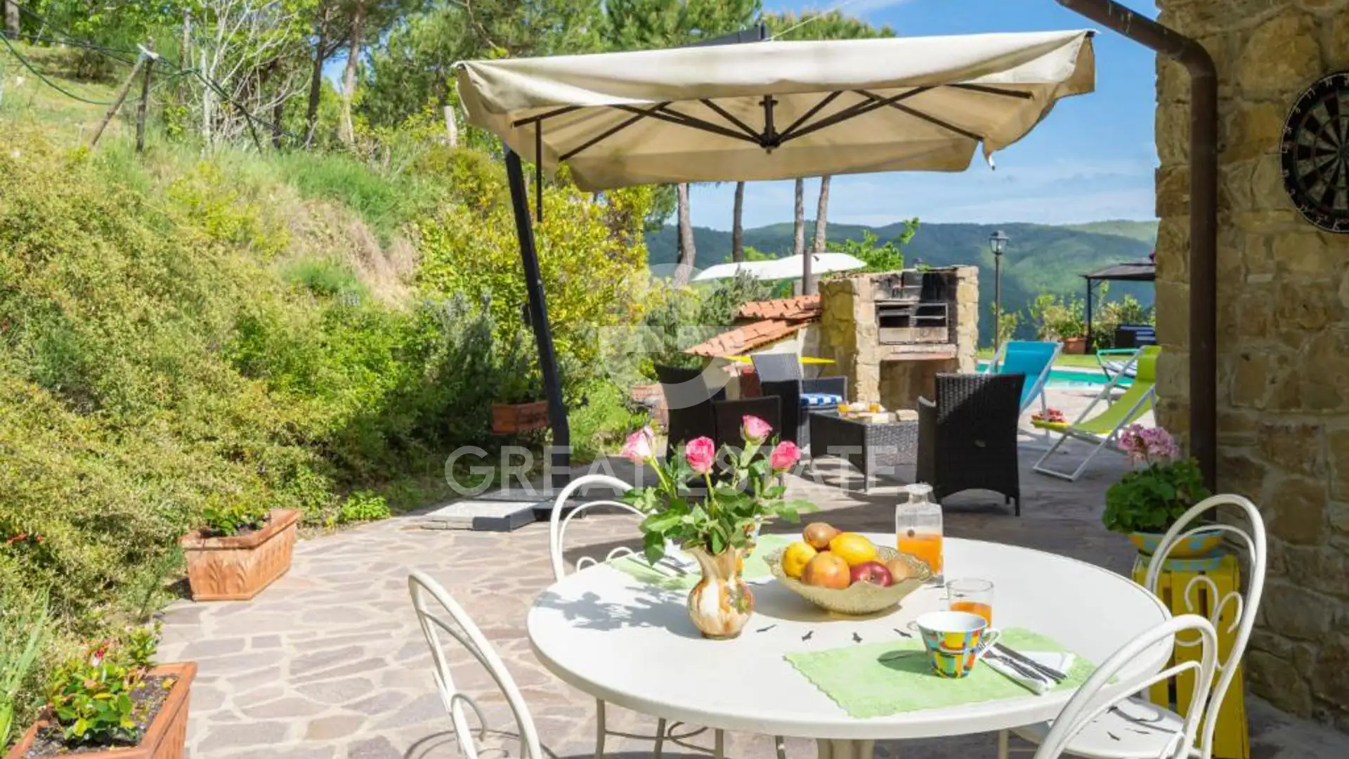 House 354m² in Italy, Arezzo. Priced at 1400000€ rent photo-14