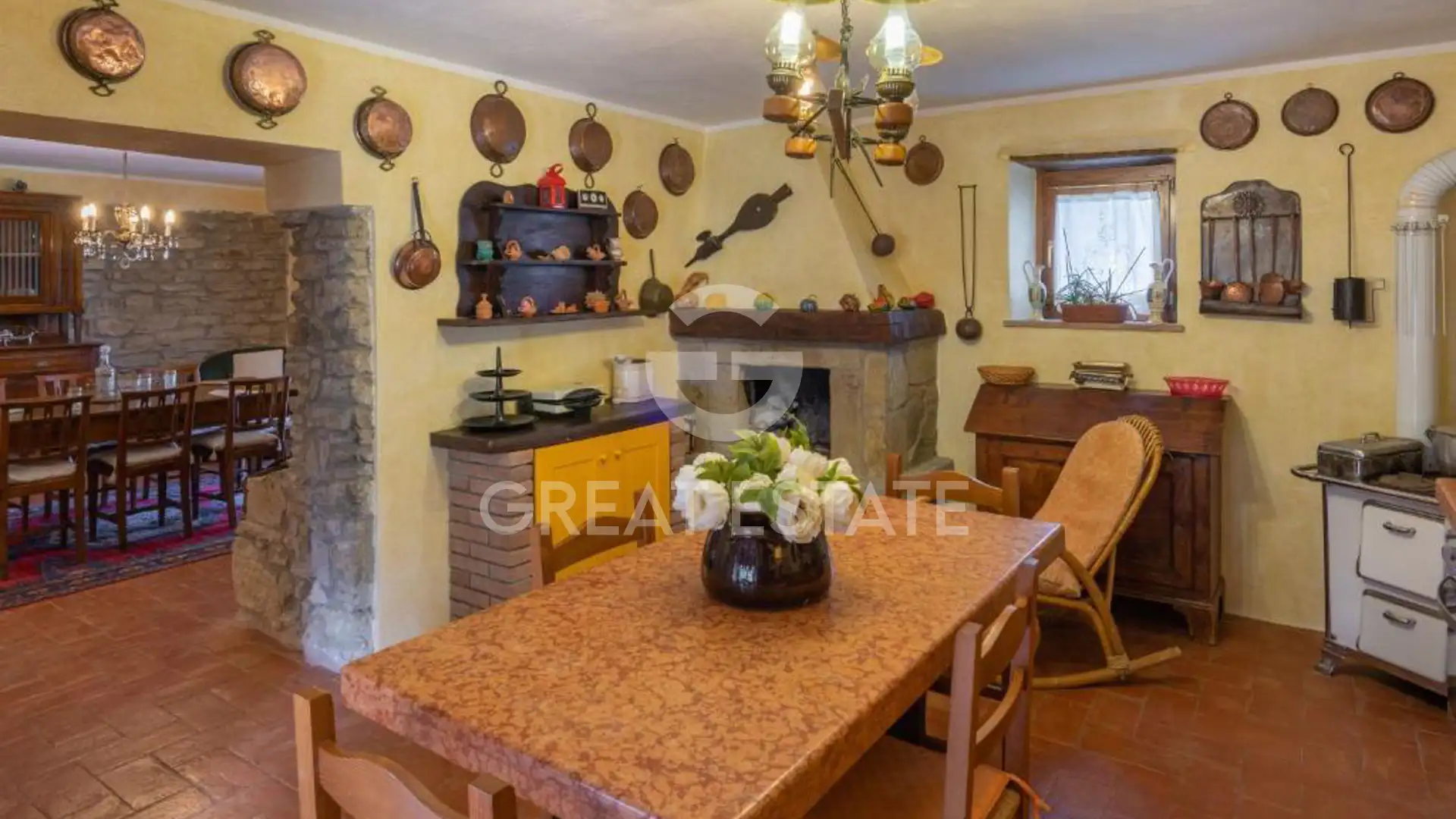 House 354m² in Italy, Arezzo. Priced at 1400000€ rent photo-15