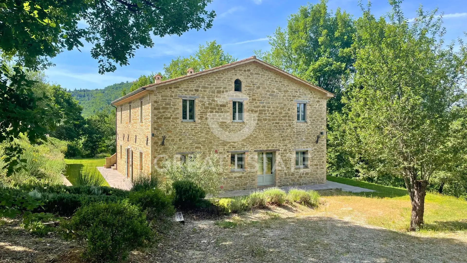 House 417m² in Italy, Perugia. Priced at 875000€ rent photo-12