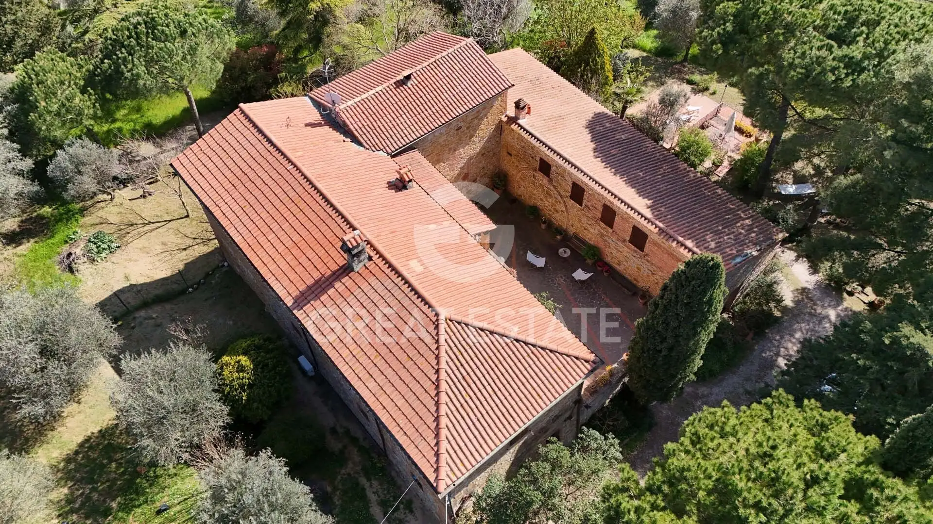 House 460m² in Italy, Siena. Priced at 950000€ rent photo-3