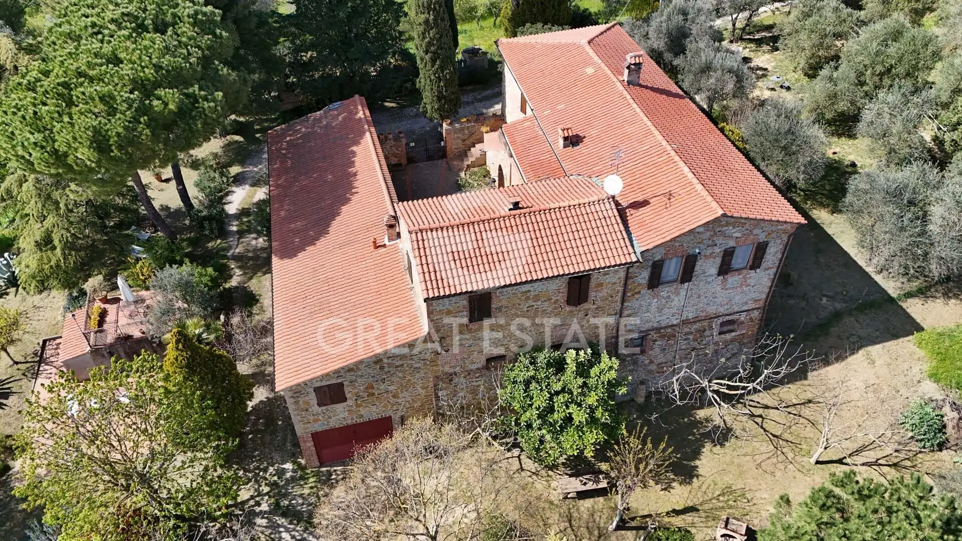 House 460m² in Italy, Siena. Priced at 950000€ rent photo-4