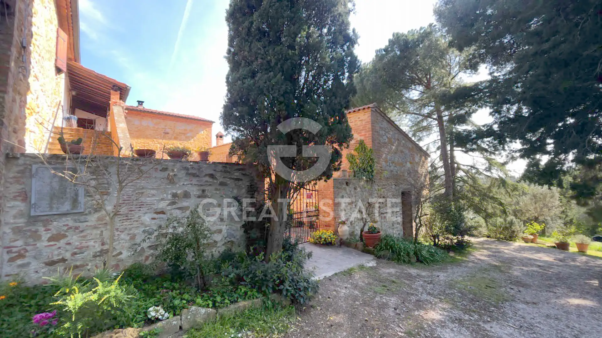 House 460m² in Italy, Siena. Priced at 950000€ rent photo-6
