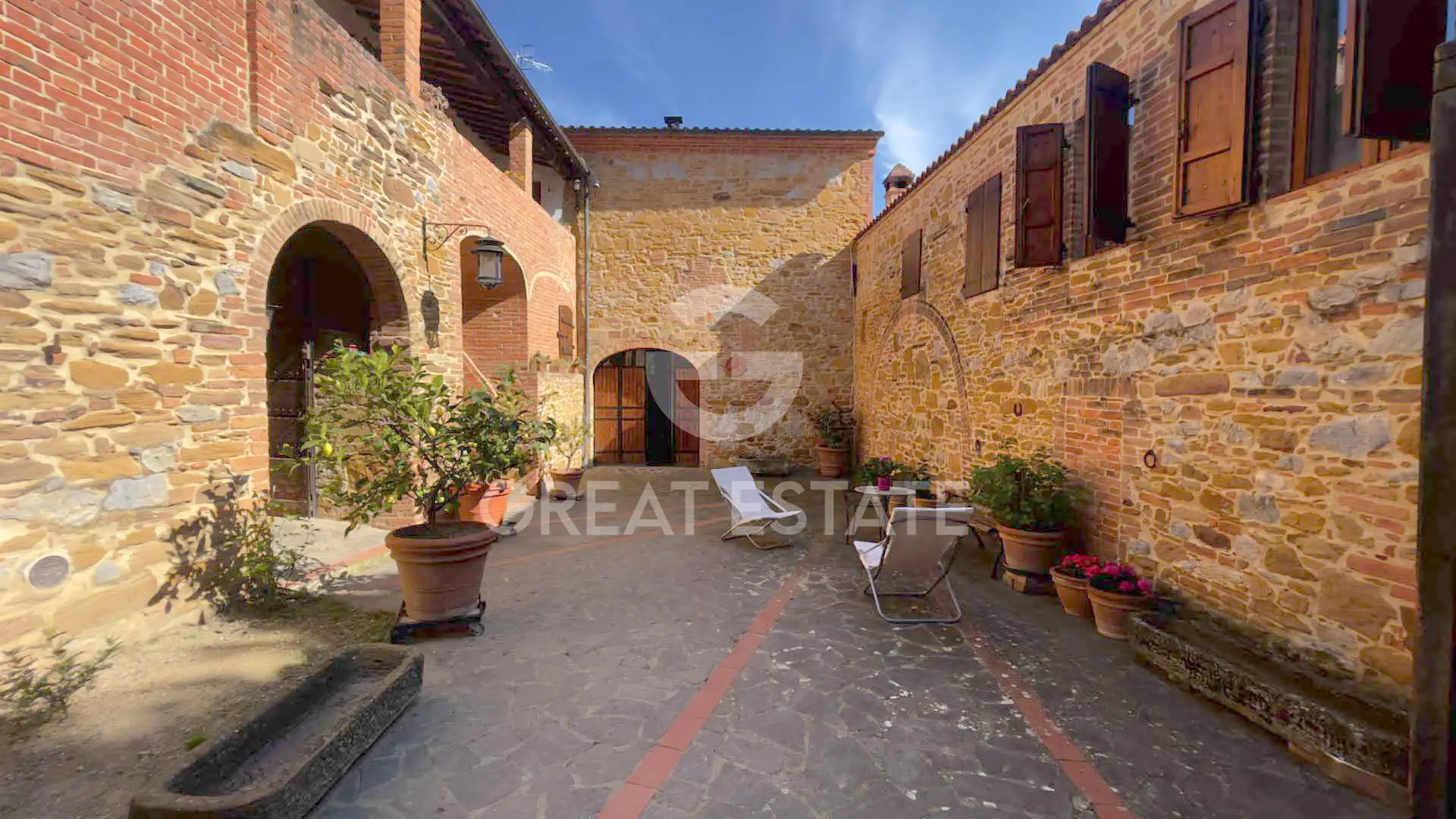 House 460m² in Italy, Siena. Priced at 950000€ rent photo-7
