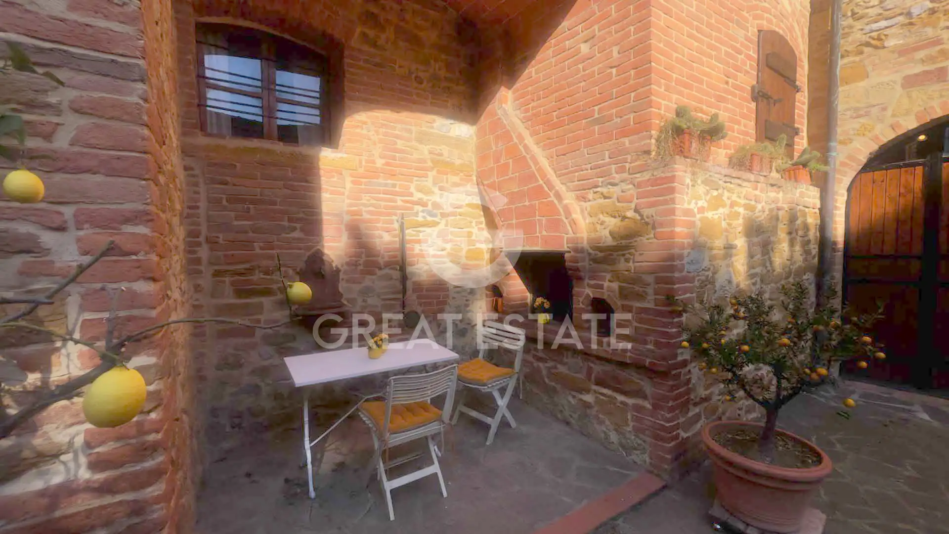 House 460m² in Italy, Siena. Priced at 950000€ rent photo-10