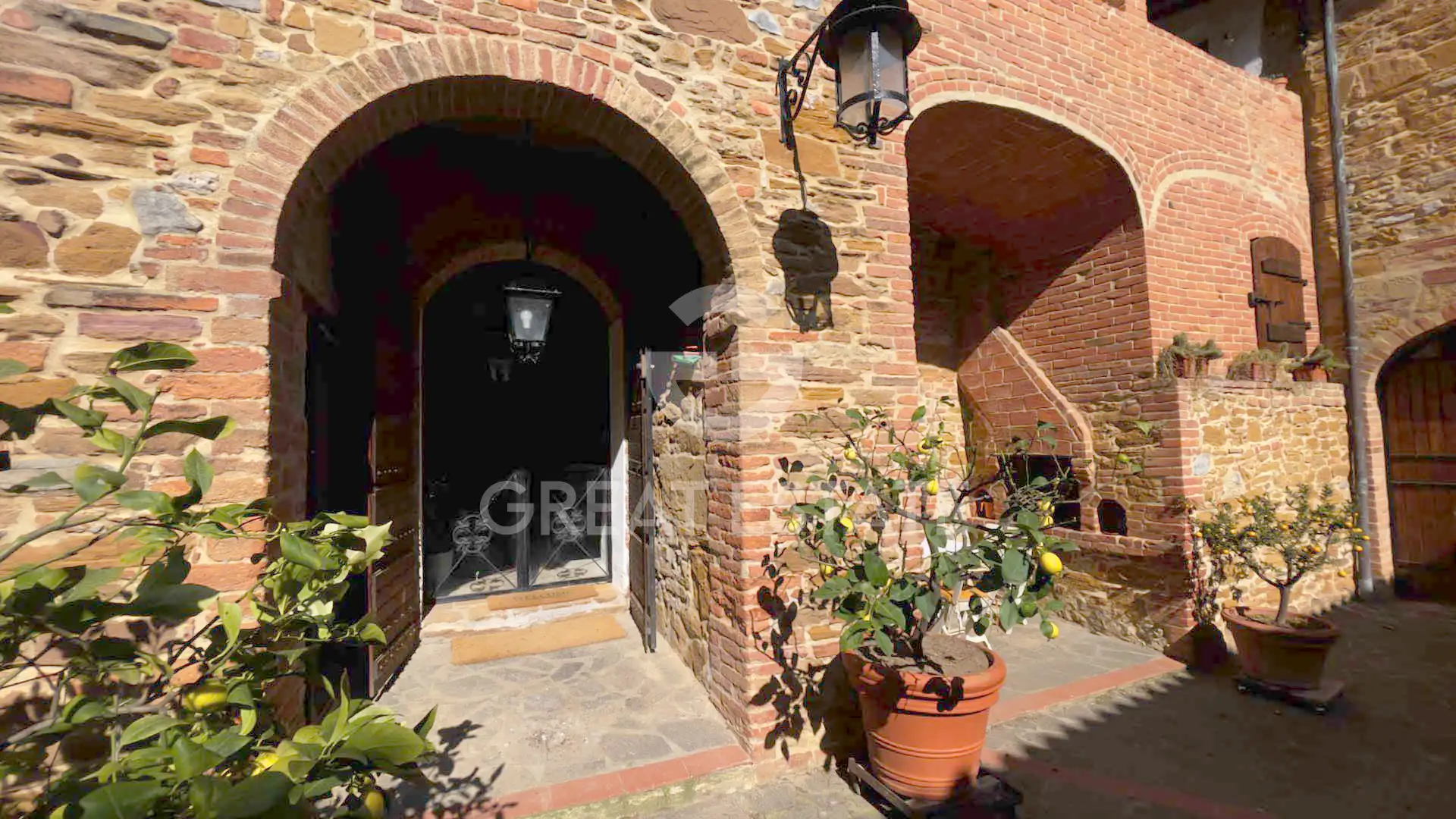 House 460m² in Italy, Siena. Priced at 950000€ rent photo-11