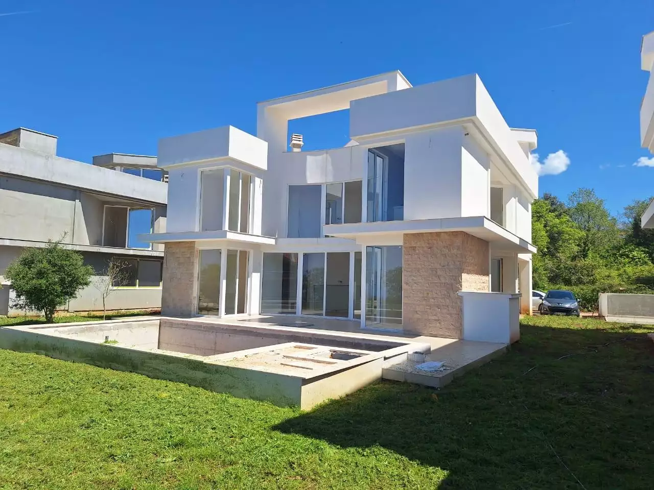House 454m² in Montenegro, Krasici. Priced at 350000€ rent photo-1