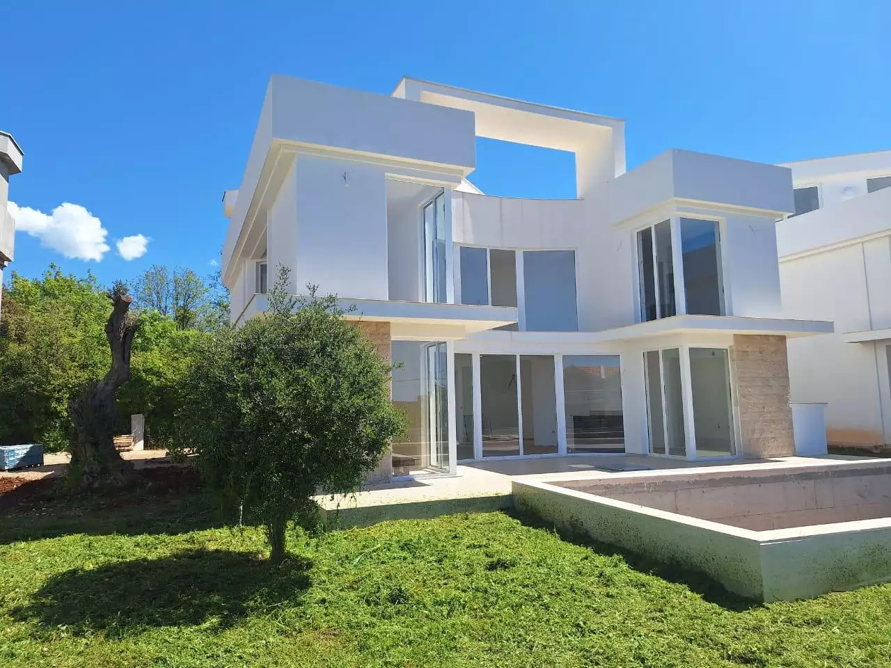 House 454m² in Montenegro, Krasici. Priced at 350000€ rent photo-2