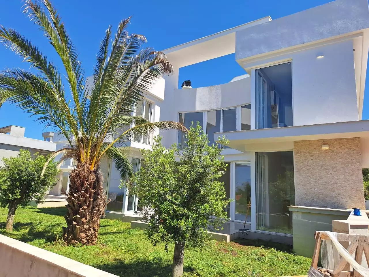 House 454m² in Montenegro, Krasici. Priced at 350000€ rent photo-4