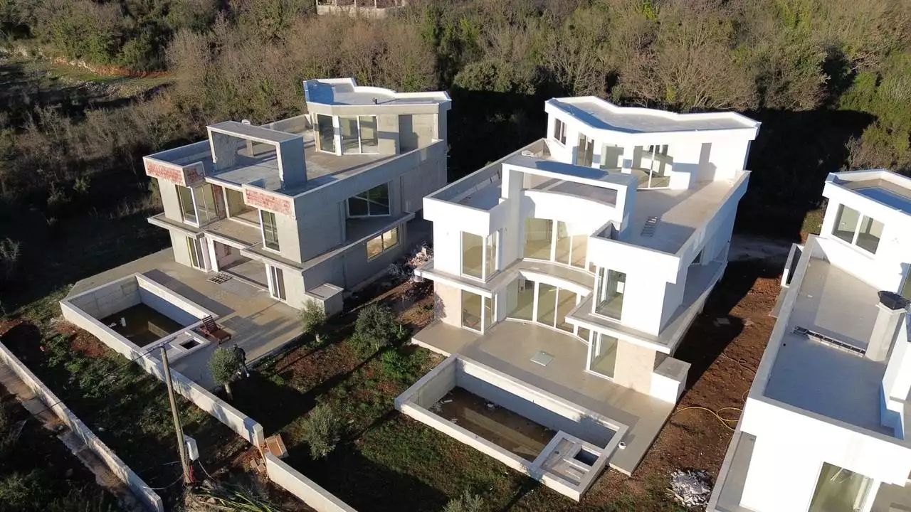 House 454m² in Montenegro, Krasici. Priced at 350000€ rent photo-5